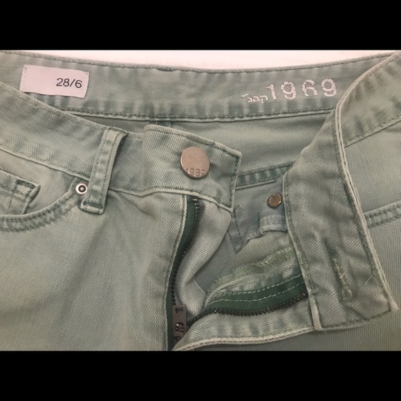 Gap 1969 Denim Shorts - Picture 2 of 3